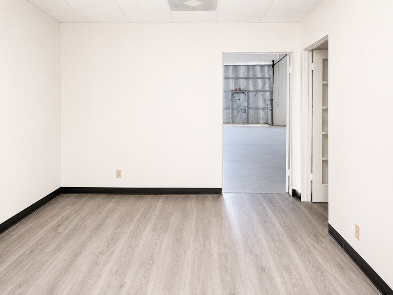 More Photos Of 9035 Eton Ave, Canoga Park Unknown For Lease