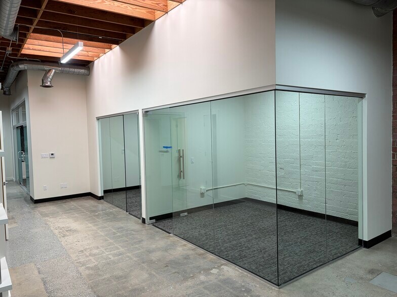 More Photos Of 2558 Overland Ave, Los Angeles Office For Lease