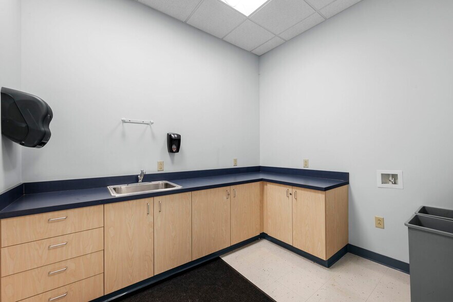 More Photos Of 801 N 2nd St, Berthoud Distribution For Lease