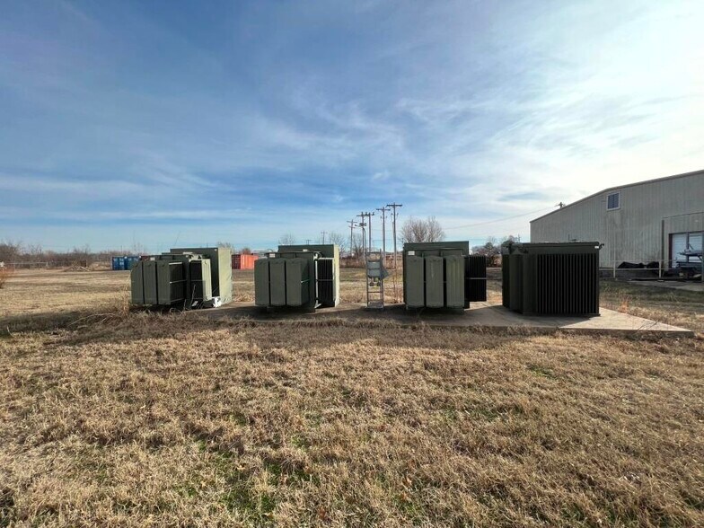 More Photos Of 2921 E 290 Rd, Grove Manufacturing For Lease