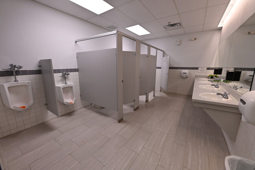 More Photos Of 13526 Nacogdoches Rd, San Antonio Flex For Lease