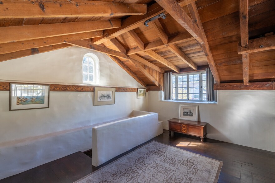 More Photos Of 502 Pierce St, Monterey Office For Sale