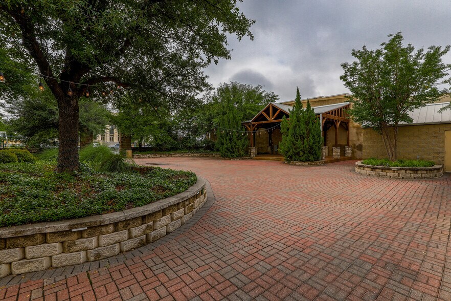 More Photos Of 119 N Main St, Jacksboro Hospitality For Sale