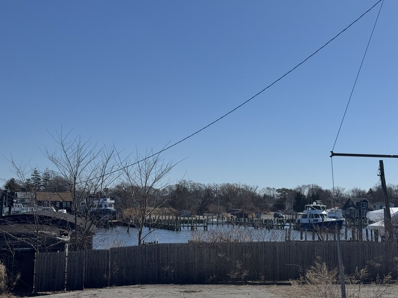 More Photos Of 217 River Ave, Patchogue Warehouse For Lease