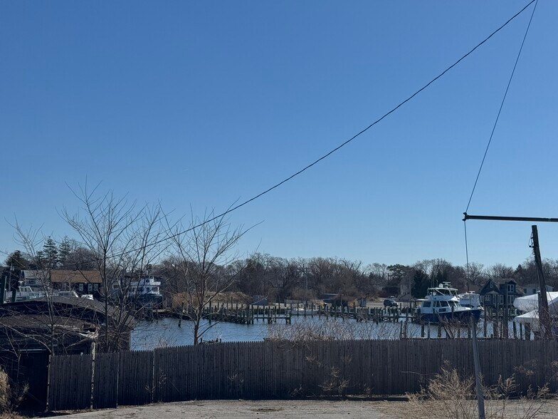 More Photos Of 217 River Ave, Patchogue Warehouse For Lease