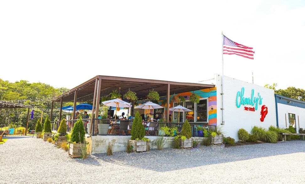 More Photos Of 2015 Turkey Point Rd, Essex Marina For Lease