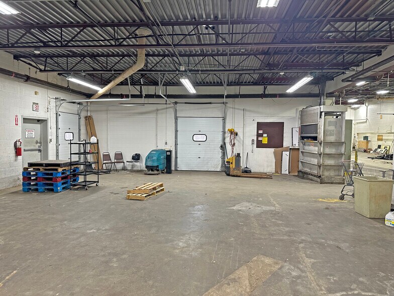 More Photos Of 1625 Leonard St NE, Grand Rapids Storefront For Sale