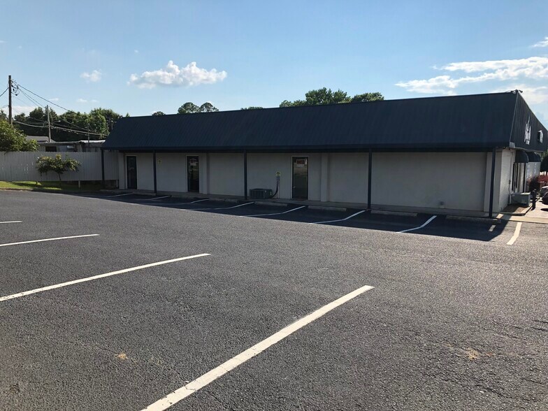 More Photos Of 1703 Westend Ct, Opelika Health Club For Sale