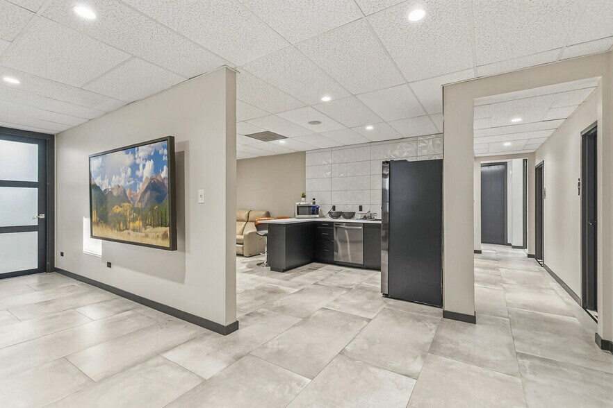 More Photos Of 7108 S Alton Way, Englewood Flex For Sale