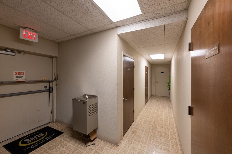 More Photos Of 2515 E Montgomery Pl, Wichita Falls Freestanding For Sale