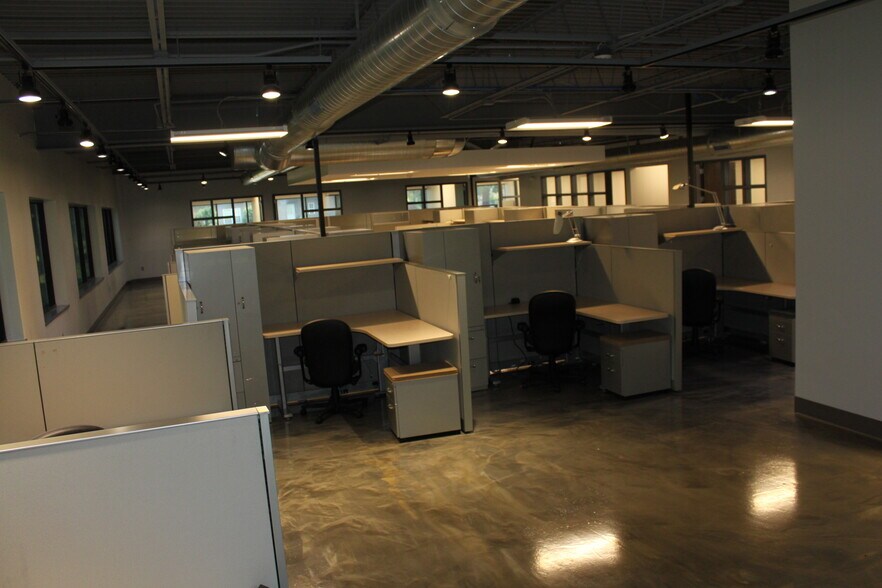 More Photos Of 1300 NW Jefferson Ct, Blue Springs Office For Sale