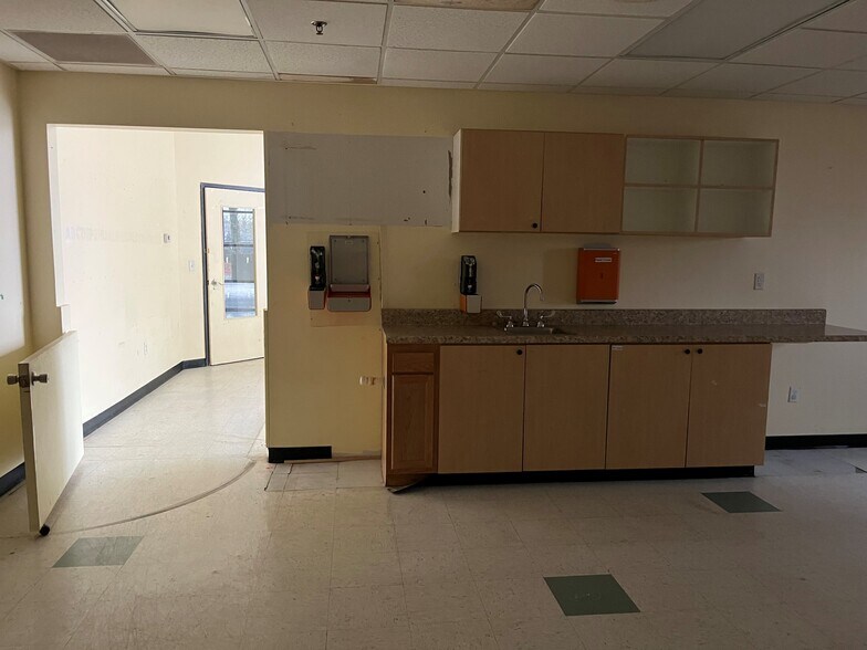 More Photos Of 2409 Mall Dr, North Charleston Freestanding For Lease