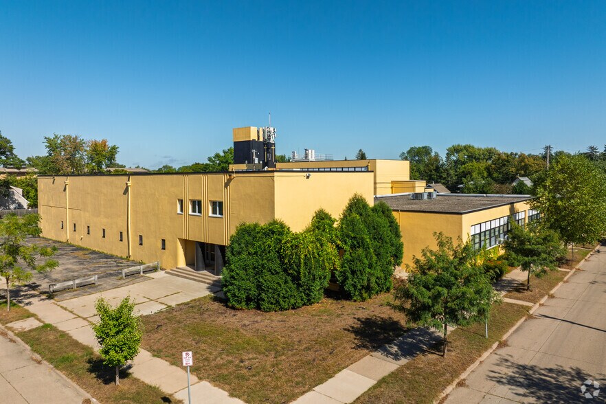 More Photos Of 4021 Thomas Ave N, Minneapolis Schools For Sale