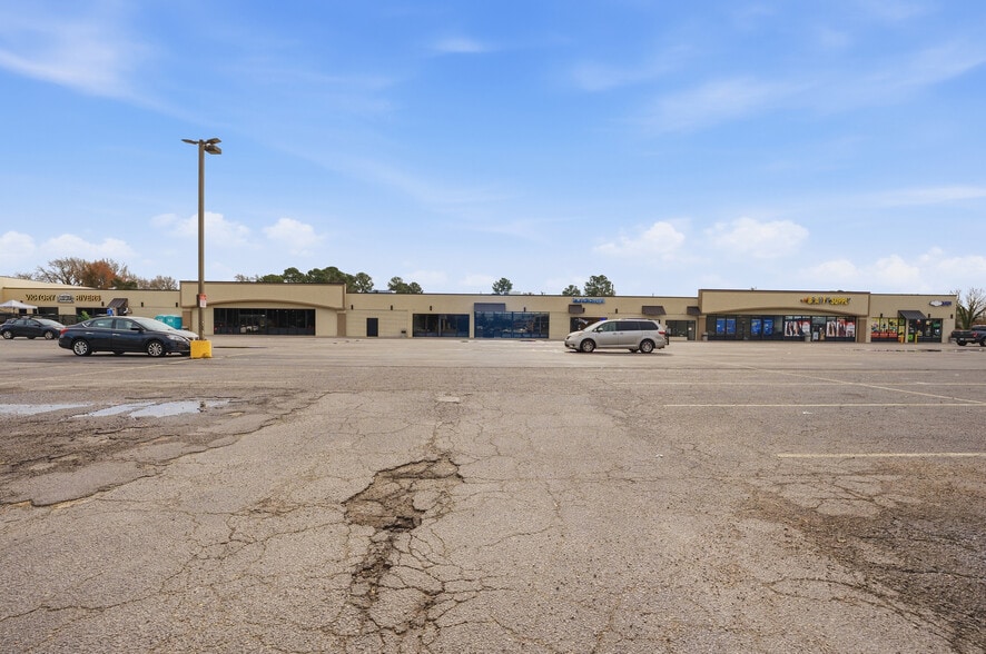 More Photos Of 1921 Victory Blvd, Portsmouth Unknown For Lease