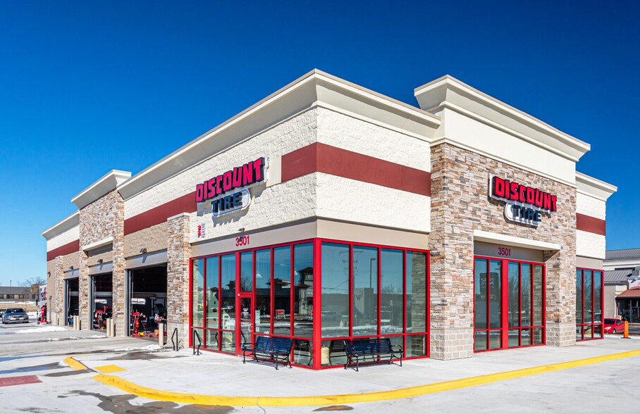 Primary Photo Of 1741 Newnan Crossing Blvd, Newnan Storefront For Sale