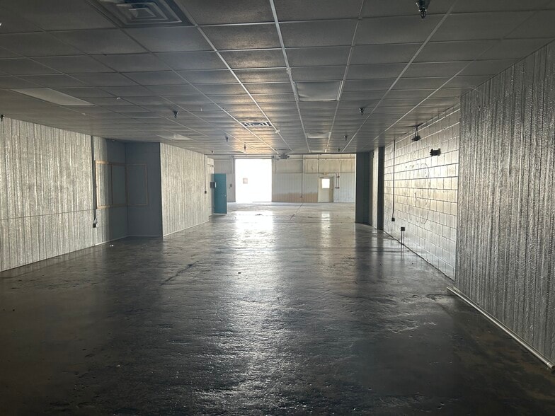More Photos Of 650 6th St SW, Winter Haven Manufacturing For Lease