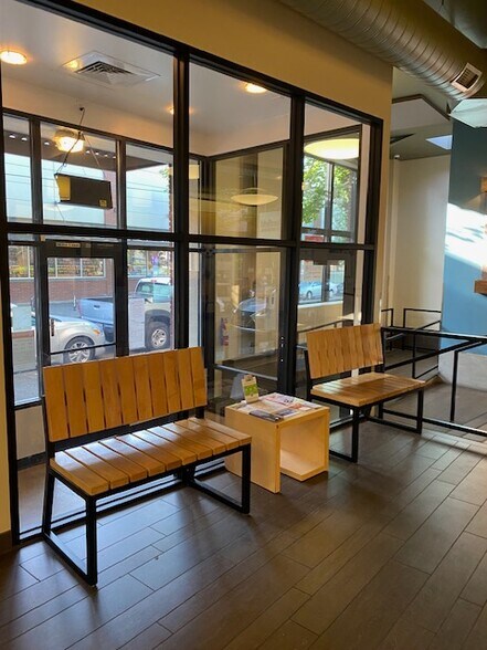 More Photos Of 35 NW 20th Pl, Portland Veterinarian Kennel For Lease