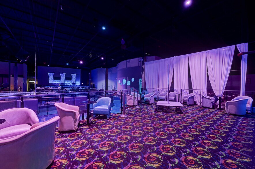 More Photos Of 5555 70th Pl, Bedford Park Freestanding For Sale