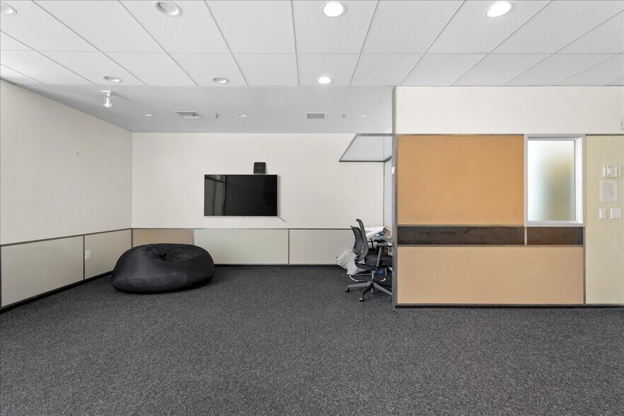 More Photos Of 482 W MacArthur Blvd, Oakland Medical For Sale