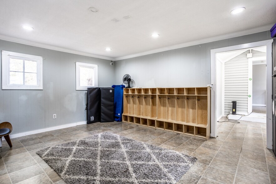 More Photos Of 7507 Michigan Rd, Indianapolis Daycare Center For Sale