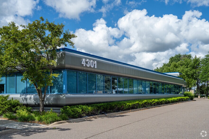 More Photos Of 4301 Hwy 7 W, Saint Louis Park Distribution For Lease
