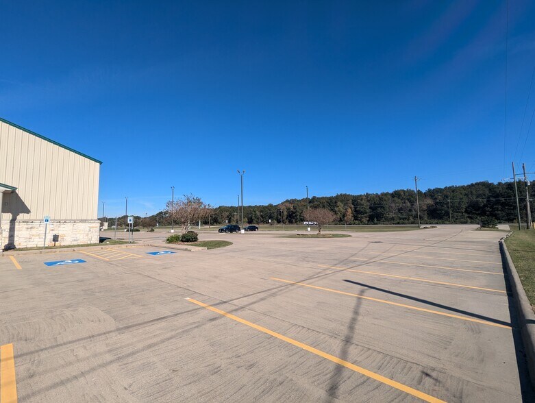 More Photos Of 5315 N Twin City Hwy, Nederland Warehouse For Sale