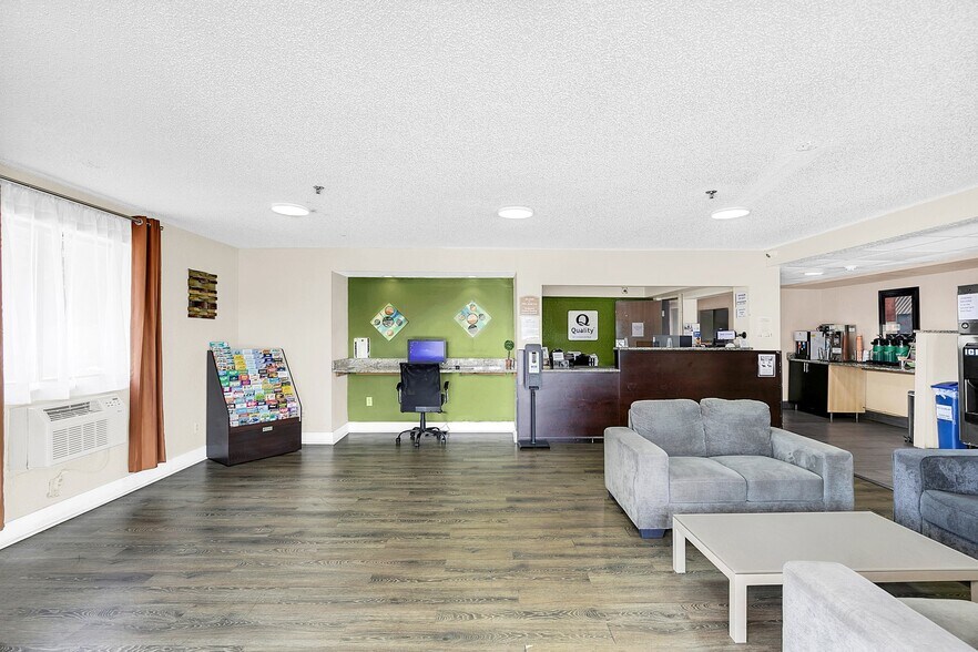 More Photos Of 1392 W North Blvd, Leesburg Hotel For Sale