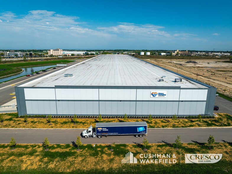 More Photos Of 18300 Snow Rd, Brook Park Warehouse For Lease