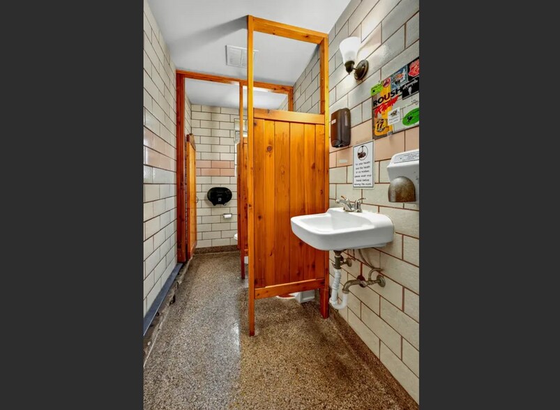 More Photos Of 5340 Bridge Rd, Mc Naughton Storefront Retail Residential For Sale