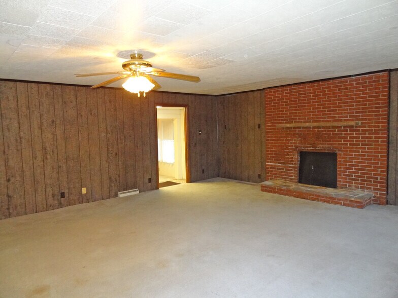 More Photos Of 93 Maple Ave, Morgantown Office For Sale