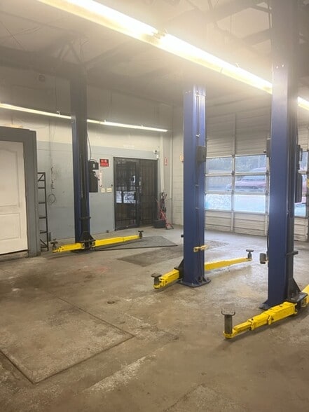 More Photos Of 7715 Lem Turner Rd, Jacksonville Auto Repair For Sale
