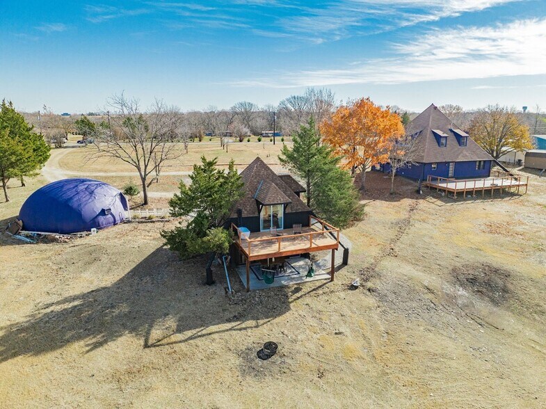 More Photos Of 691 Bear Rd, Van Alstyne Specialty For Sale
