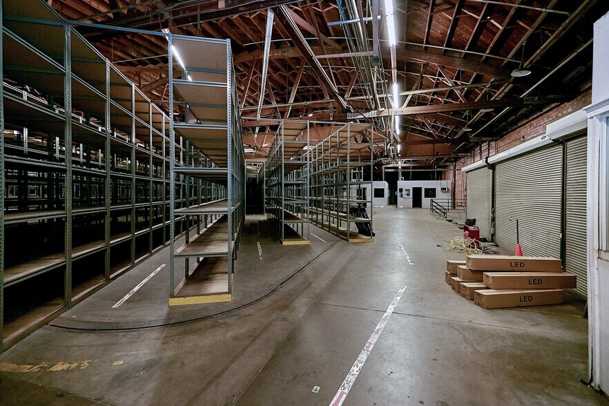 More Photos Of 5300 Harbor St, Commerce Warehouse For Lease