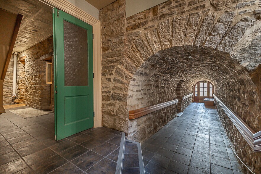 More Photos Of 399 Sinsinawa Ave, East Dubuque Specialty For Sale