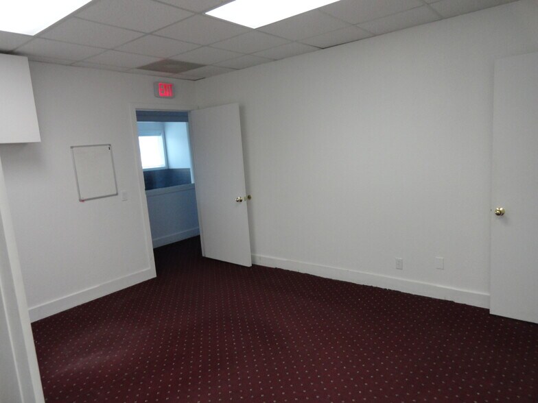 More Photos Of 6015 W Pierson Rd, Flushing Office For Sale