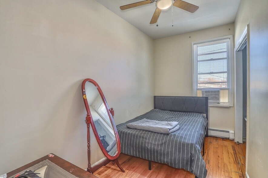More Photos Of 71 Honiss St, Belleville Apartments For Sale