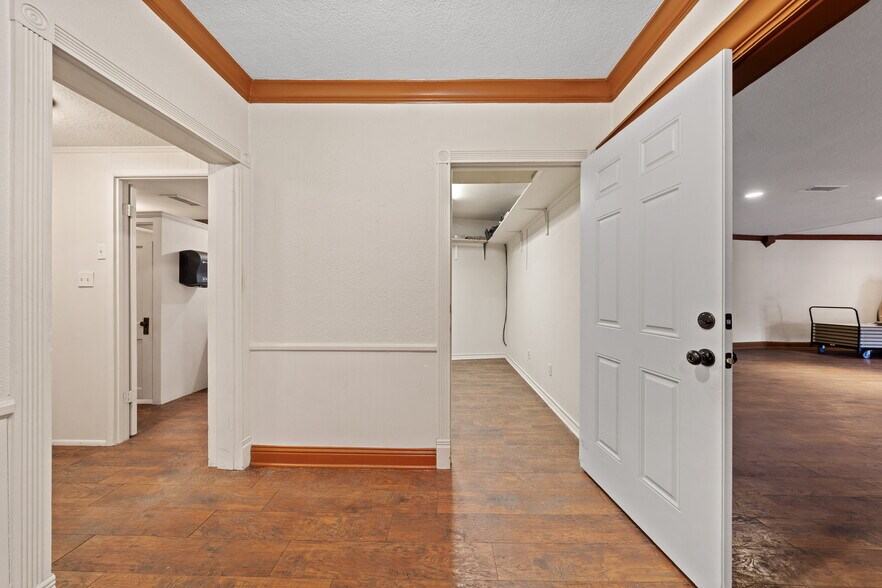 More Photos Of 6401 Rock Creek Rd, Waco Freestanding For Sale