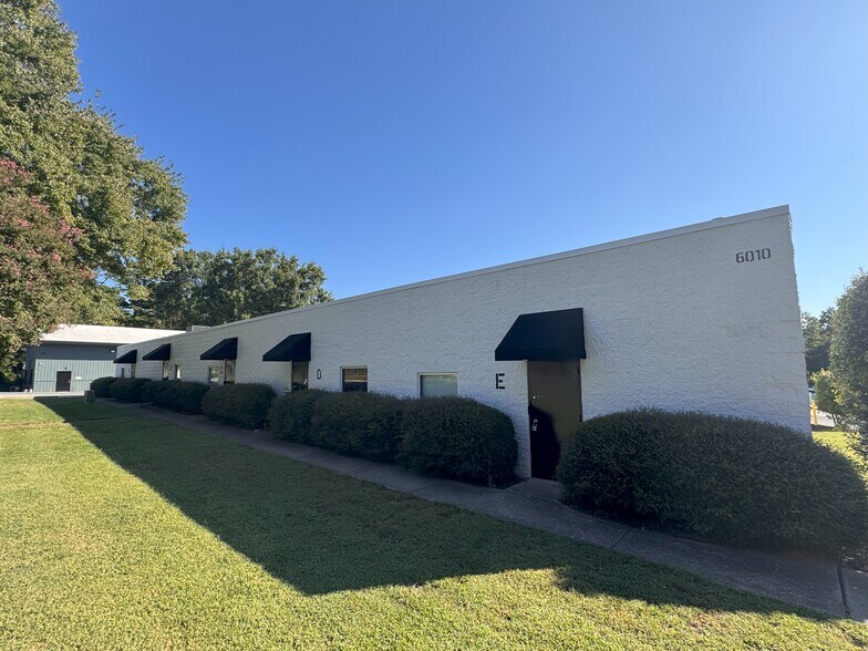 More Photos Of 6016 Mcdaniel Ln, Charlotte Unknown For Lease