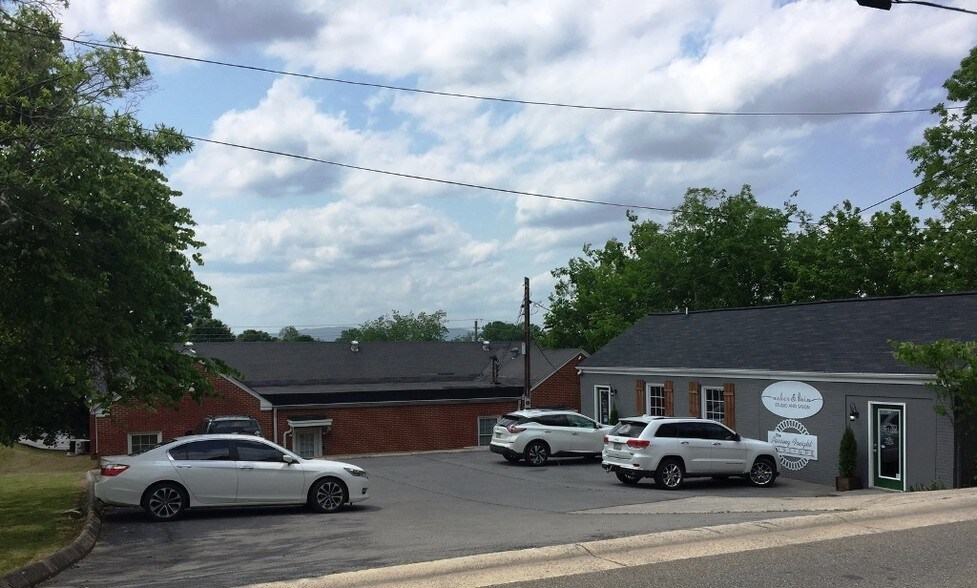 More Photos Of 330 S Wall St, Calhoun Office For Lease