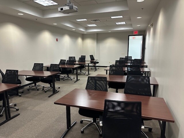 More Photos Of 4580 Weaver Pky, Warrenville Office For Lease
