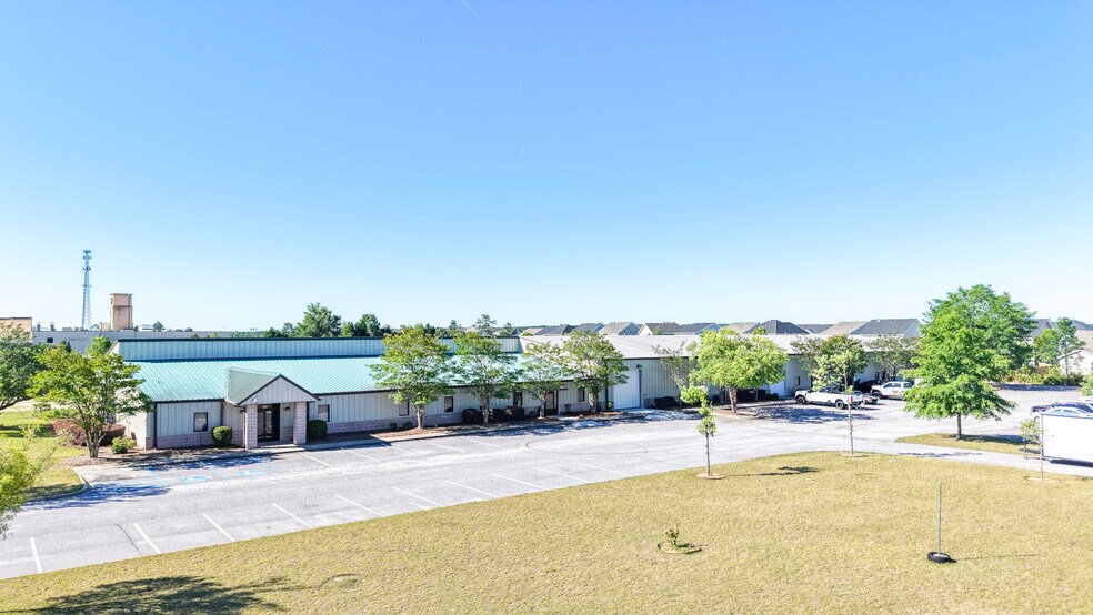 More Photos Of 170 Pontiac Business Center Dr, Elgin Warehouse For Lease