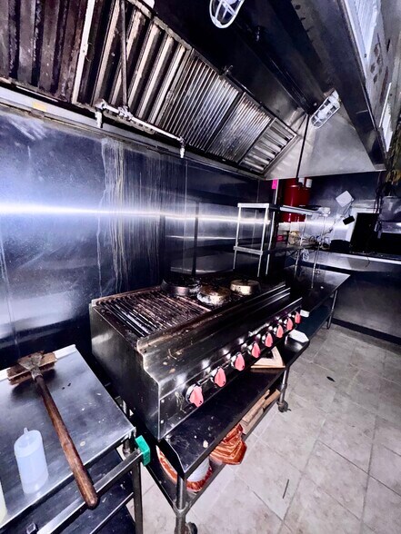 More Photos Of 3331 Plaza Way, Waldorf Restaurant For Lease