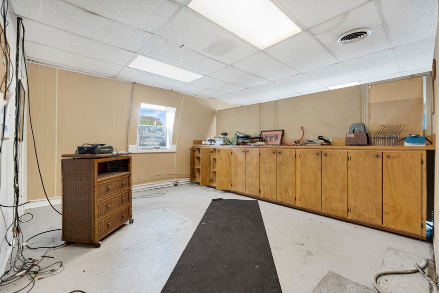 More Photos Of 310 Argonne Rd, Warsaw Warehouse For Sale