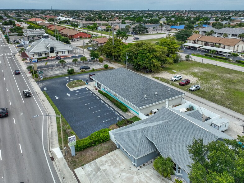 More Photos Of 715 Cape Coral Pky, Cape Coral Veterinarian Kennel For Sale