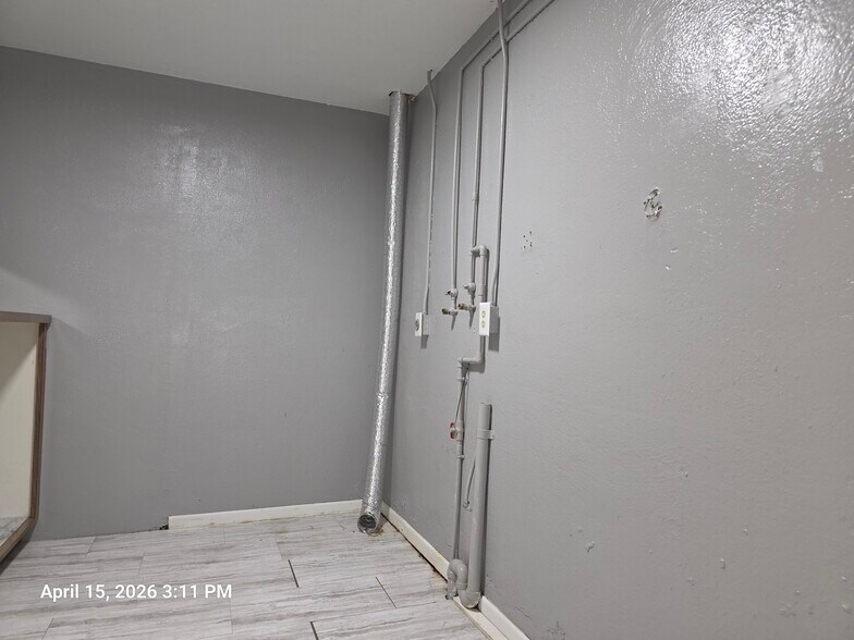 More Photos Of 415-417 Saint James Ave, Wynot Storefront Retail Residential For Sale