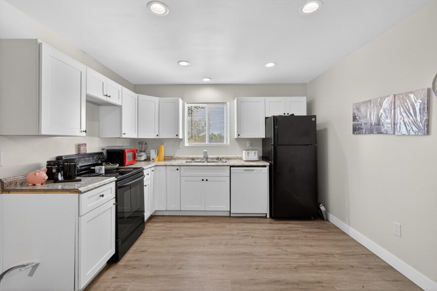 More Photos Of 402 Colin Kelly Dr, Roseville Apartments For Sale