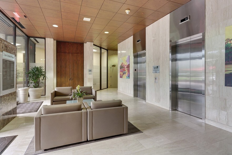More Photos Of 8555 United Plaza Blvd, Baton Rouge Office For Lease