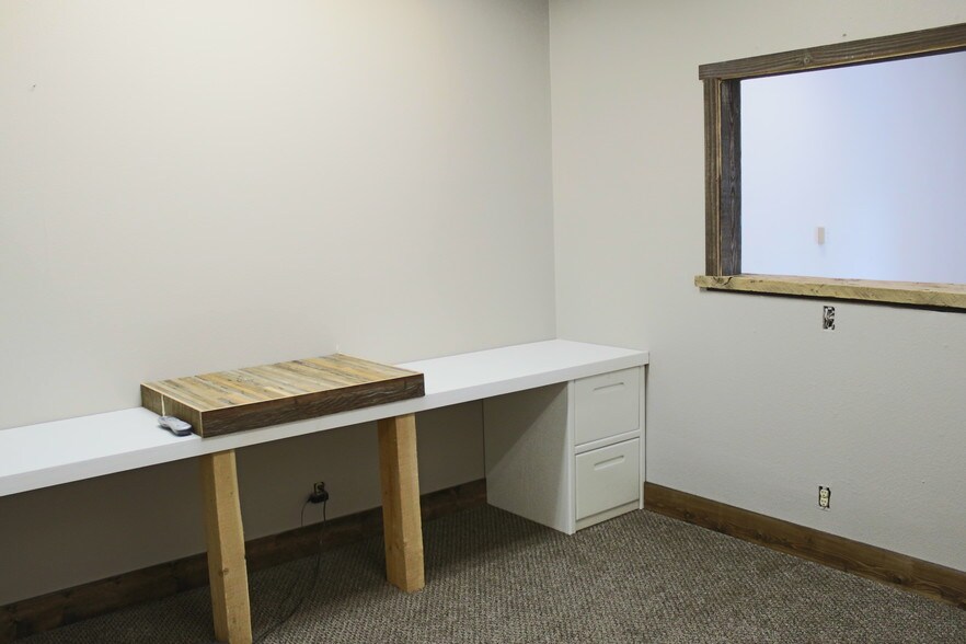 More Photos Of 56870 Venture Ln, Sunriver Storefront Retail Office For Lease