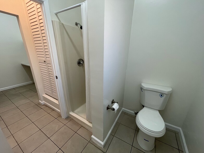 More Photos Of 1909 Santa Monica Blvd, Santa Monica Storefront For Lease