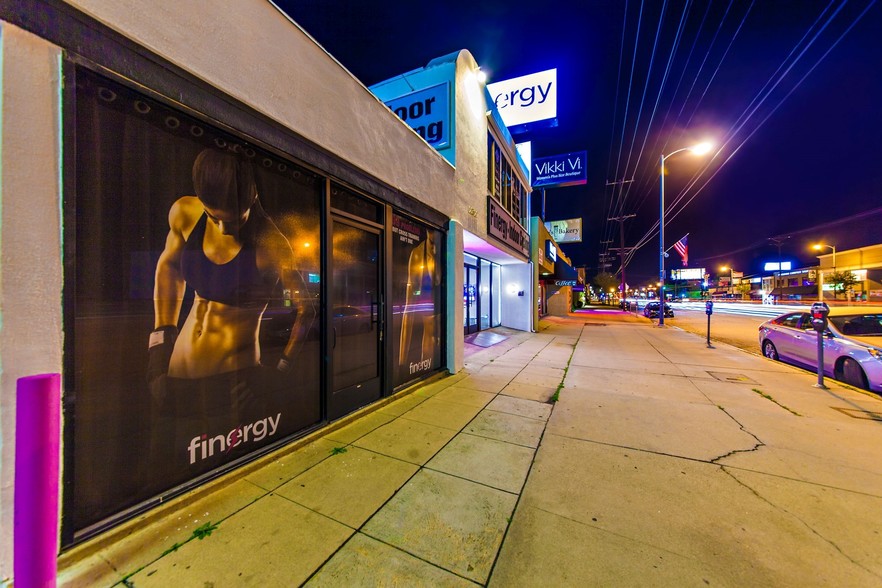 More Photos Of 22520-22522 Ventura Blvd, Woodland Hills Storefront Retail Office For Lease